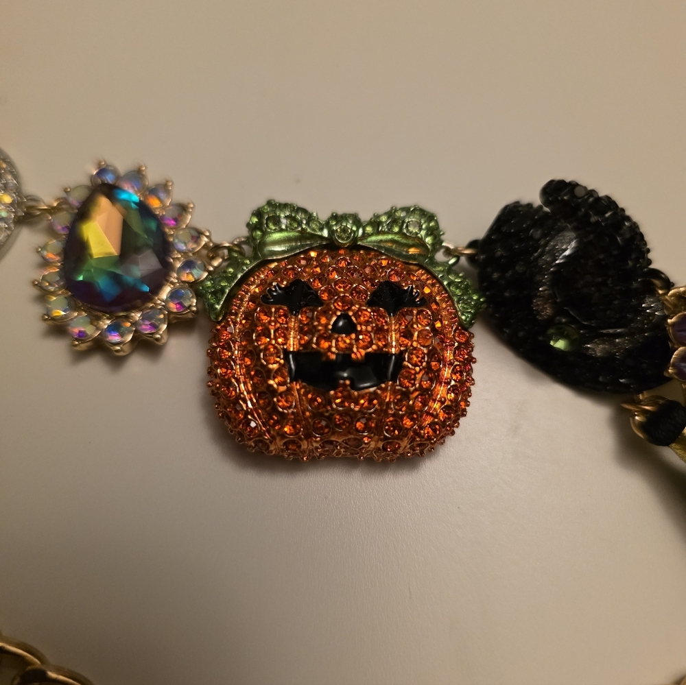 Betsey Johnson Halloween Charm Necklace, 16 inch Chain with 3 inch Extender‎ - Picture 4 of 8
